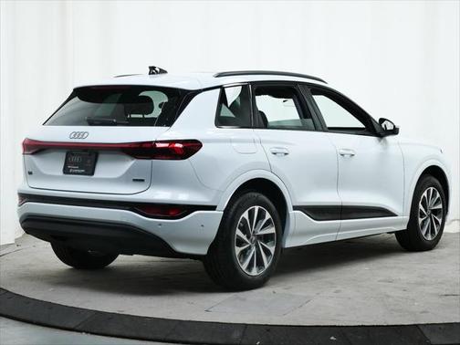 2025 Audi Q6 e-tron Premium Plus quattro