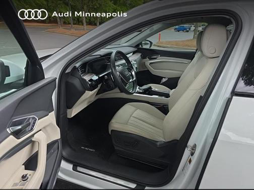 Glacier White Metallic 2024 Audi Q8 e-tron Premium Plus