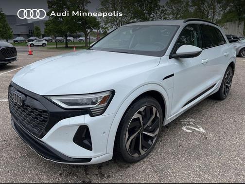 Glacier White Metallic 2024 Audi Q8 e-tron Premium Plus