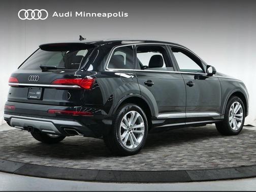 2025 Audi Q7 55 Premium Plus