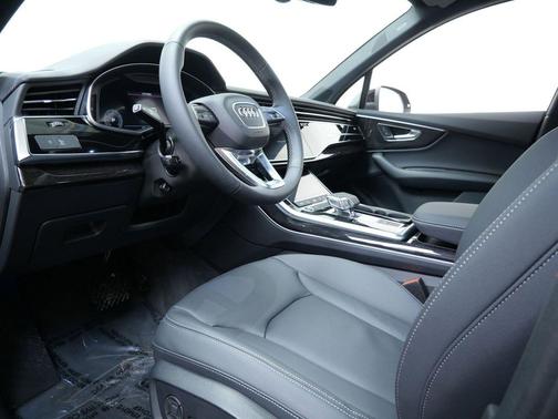 2026 Audi Q7 45 Premium