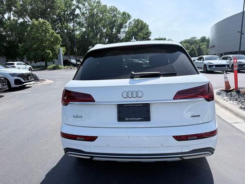 Ibis White 2023 Audi Q5 40 Premium