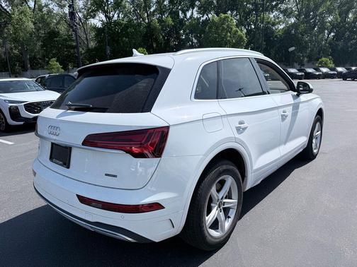 Ibis White 2023 Audi Q5 40 Premium