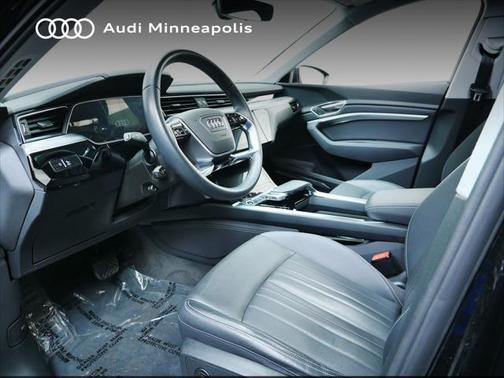 2022 Audi e-tron Premium Plus