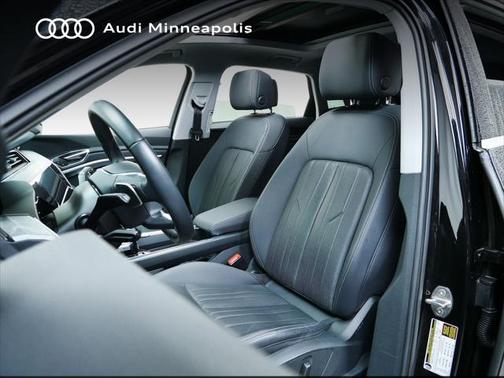 2022 Audi e-tron Premium Plus