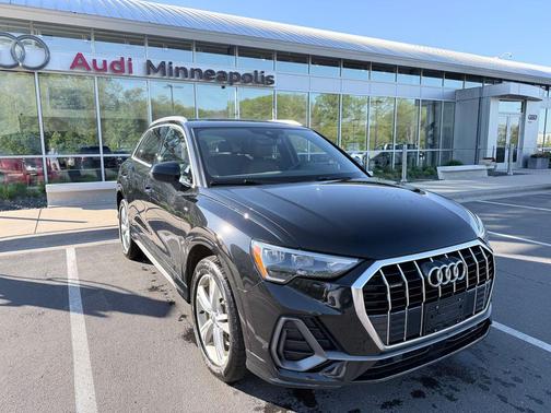 Mythos Black Metallic 2020 Audi Q3 45 S line Premium