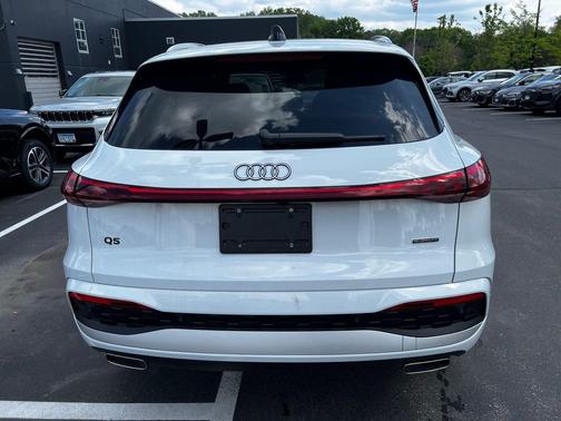 Glacier White Metallic 2025 Audi Q5 Premium Plus TFSI quattro S tronic