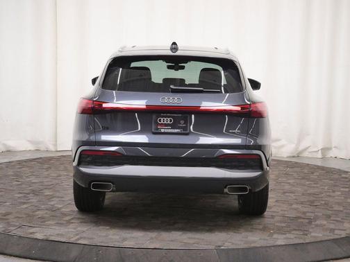 Tambora Gray Metallic 2026 Audi Q5 Premium TFSI quattro S tronic