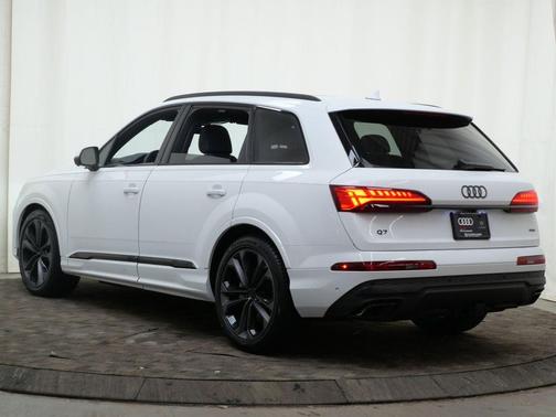 2026 Audi Q7 55 Premium Plus