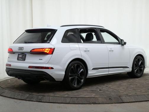 2026 Audi Q7 55 Premium Plus