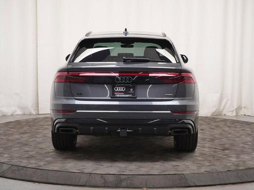 Daytona Gray Pearl Effect 2026 Audi Q8 55 Premium Plus
