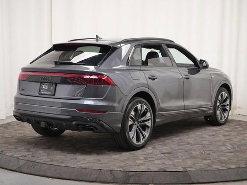 Daytona Gray Pearl Effect 2026 Audi Q8 55 Premium Plus