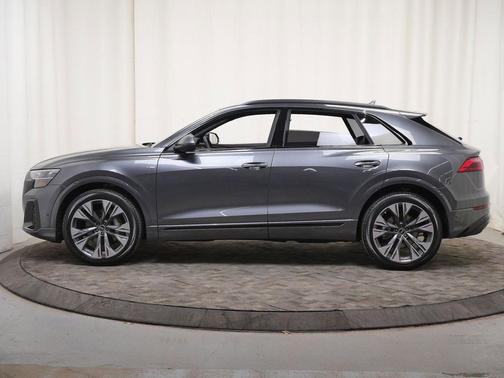 Daytona Gray Pearl Effect 2026 Audi Q8 55 Premium Plus