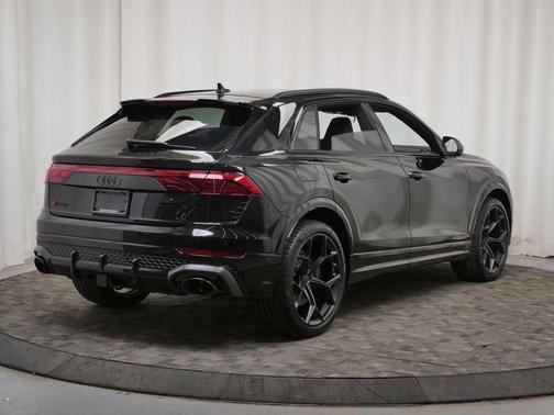 Mythos Black Metallic 2026 Audi RS Q8 4.0T