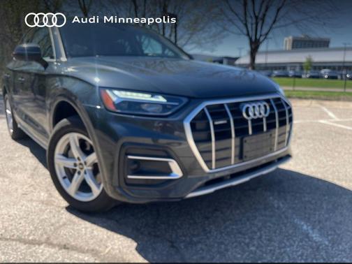 Manhattan Gray Metallic 2022 Audi Q5 40 Premium