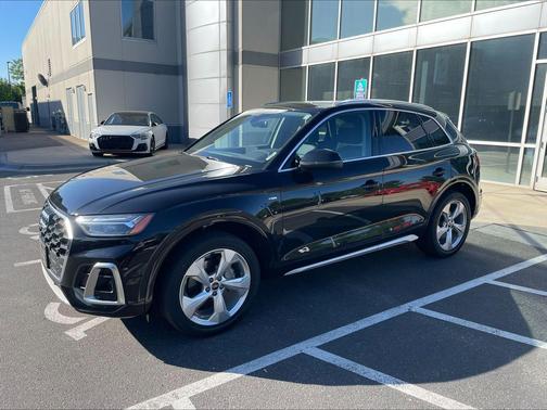 Mythos Black Metallic 2022 Audi Q5 45 S line Premium Plus