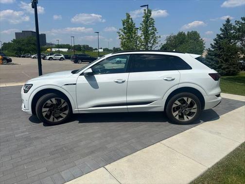 2022 Audi e-tron Premium