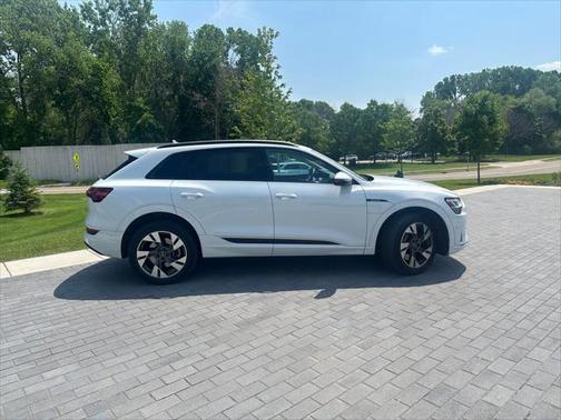 2022 Audi e-tron Premium