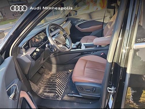 2024 Audi Q8 e-tron Premium Plus