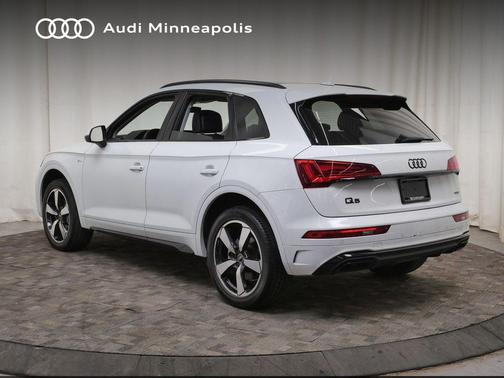 Glacier White Metallic 2023 Audi Q5 45 S line Premium Plus