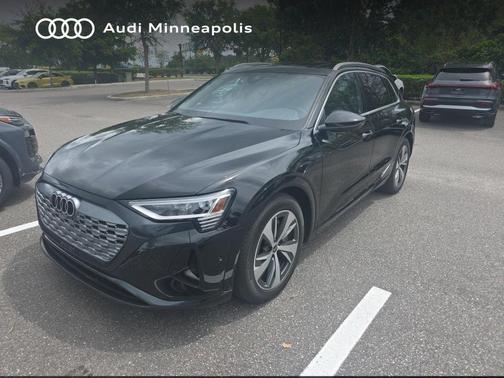 Mythos Black Metallic 2024 Audi Q8 e-tron Premium Plus