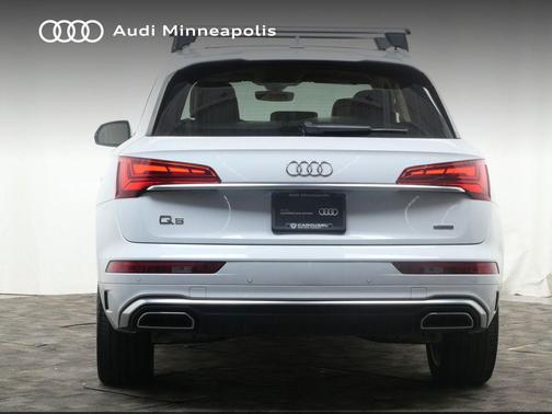Glacier White Metallic 2023 Audi Q5 45 S line Premium Plus