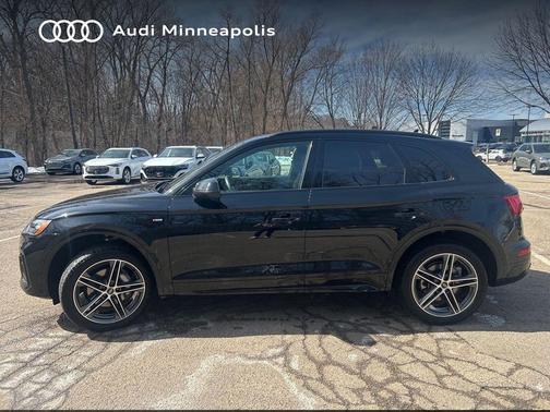 Mythos Black Metallic 2023 Audi Q5 e 55 S line Premium Plus