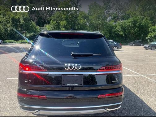 Mythos Black Metallic 2023 Audi Q7 45 Premium