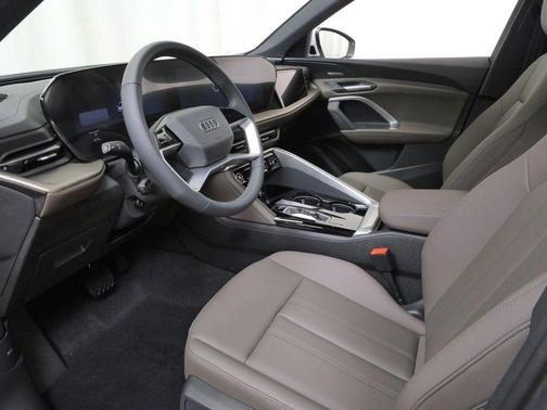 Glacier White Metallic 2026 Audi Q5 Premium Plus TFSI quattro S tronic