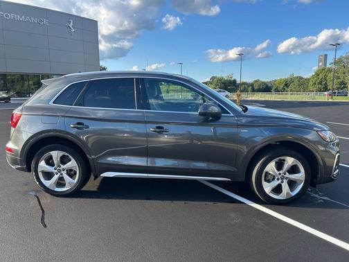 2022 Audi Q5 45 S line Premium Plus