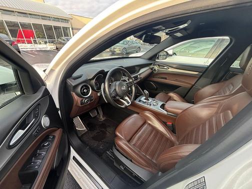 2020 Alfa Romeo Stelvio Ti Sport