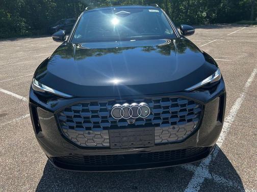 Mythos Black Metallic 2025 Audi Q5 Premium TFSI quattro S tronic