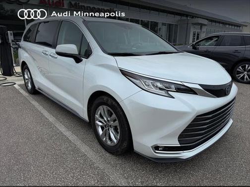 2022 Toyota Sienna Limited 7-Passenger