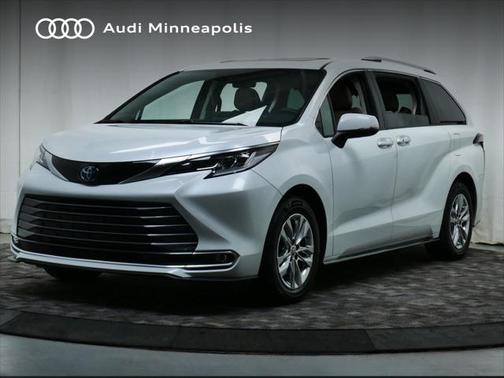 2022 Toyota Sienna Limited 7-Passenger