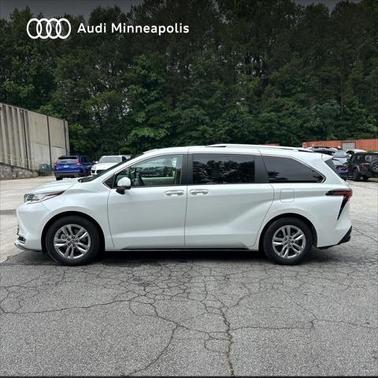2022 Toyota Sienna Limited 7-Passenger