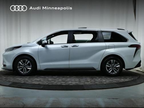 2022 Toyota Sienna Limited 7-Passenger
