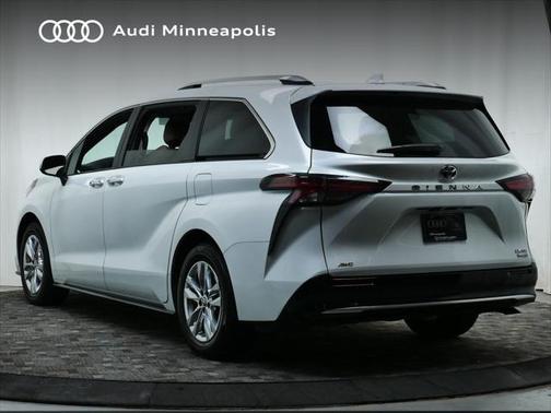 2022 Toyota Sienna Limited 7-Passenger
