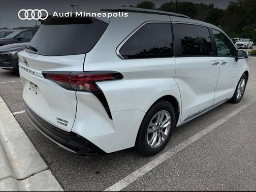 2022 Toyota Sienna Limited 7-Passenger