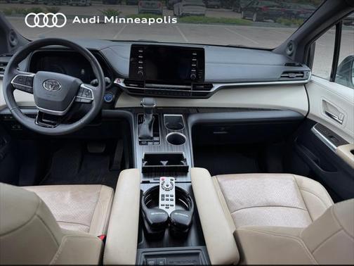 2022 Toyota Sienna Limited 7-Passenger