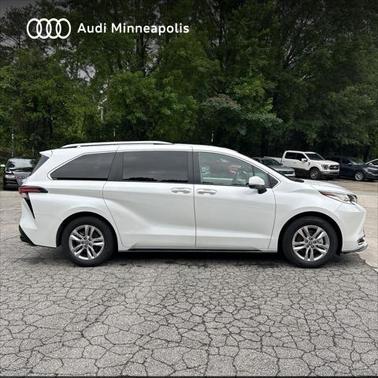 2022 Toyota Sienna Limited 7-Passenger