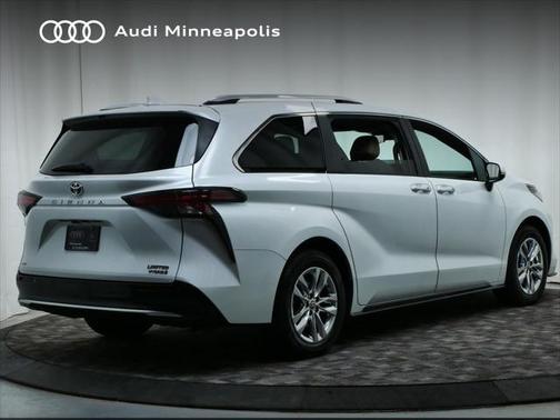 2022 Toyota Sienna Limited 7-Passenger