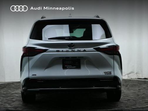 2022 Toyota Sienna Limited 7-Passenger