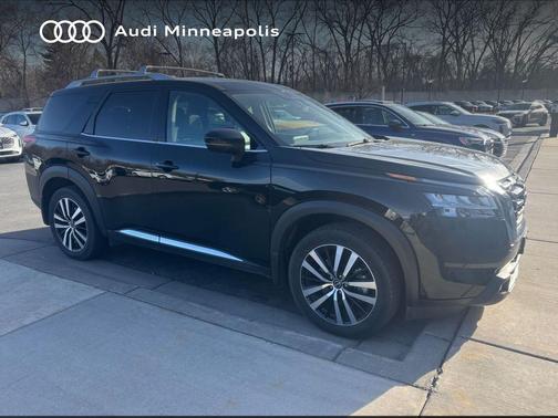 Super Black 2023 Nissan Pathfinder Platinum 4WD