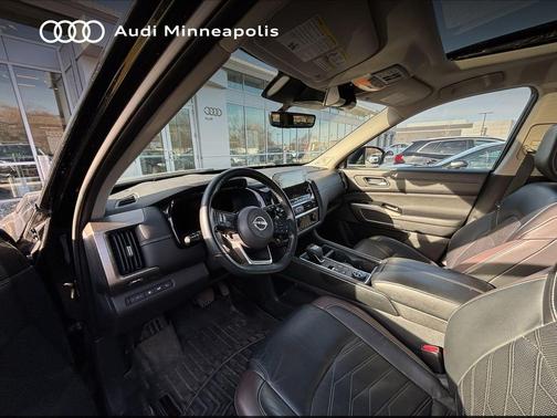 Super Black 2023 Nissan Pathfinder Platinum 4WD