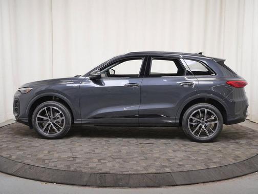 Tambora Gray Metallic 2026 Audi Q5 Premium Plus TFSI quattro S tronic