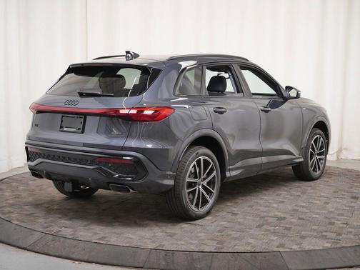Tambora Gray Metallic 2026 Audi Q5 Premium Plus TFSI quattro S tronic