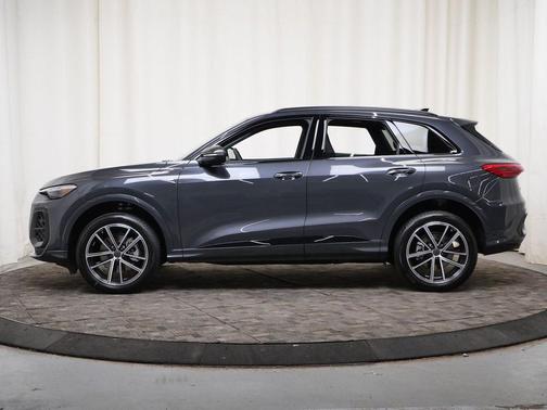 Tambora Gray Metallic 2026 Audi Q5 Premium Plus TFSI quattro S tronic