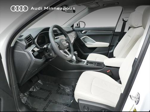 2024 Audi Q3 Premium 45 TFSI S line quattro Tiptronic