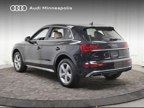 Mythos Black Metallic 2023 Audi Q5 45 S line Premium Plus