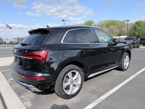 Mythos Black Metallic 2023 Audi Q5 45 S line Premium Plus